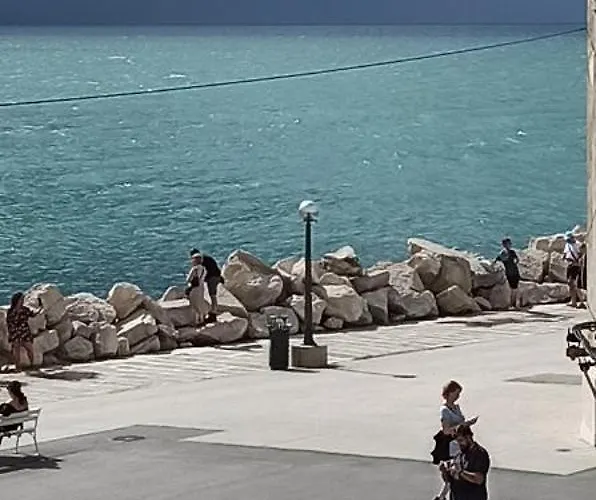 Nada בית אירוח